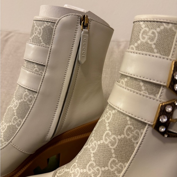 Brand new and authentic Gucci heels - Picture 3 of 7